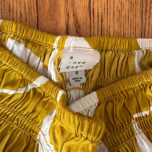 Women’s knee length skirt in yellow and white with pockets size S - Picture 6 of 7